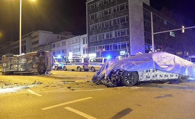 2016 BMW 7 Series prototype crashes into police van