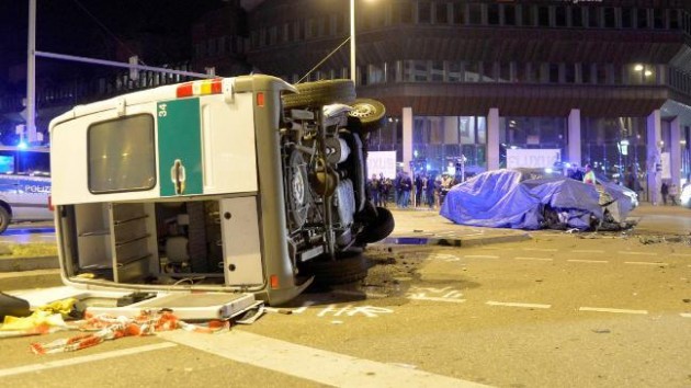 2016 BMW 7 Series prototype police crash