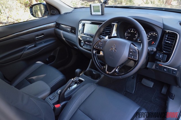 2016 Mitsubishi Outlander Exceed interior