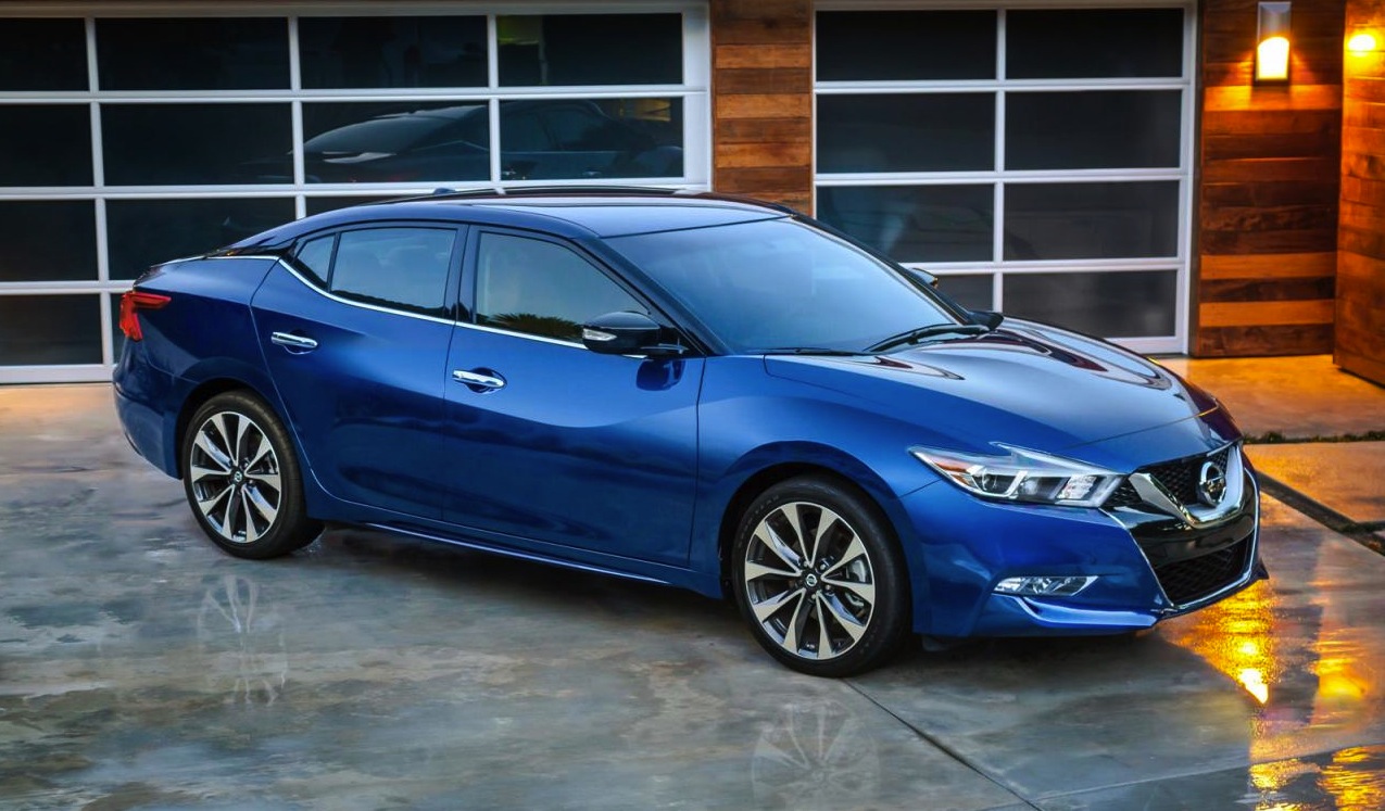 2016 Nissan Maxima makes its official debut at New York show