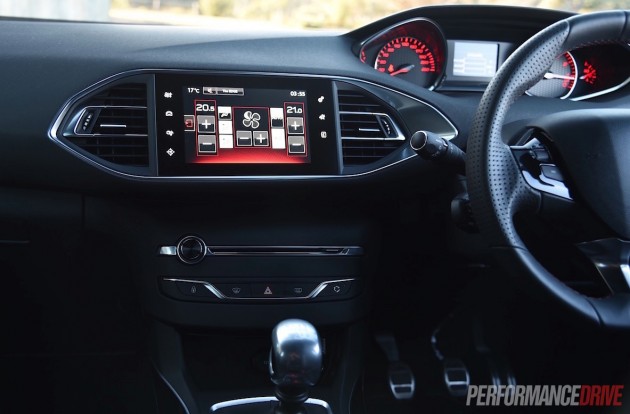 2015 Peugeot 308 GT-touchscreen