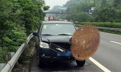 Motorist in China attacked by out-of-control circular saw blade