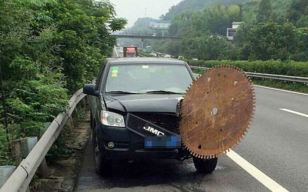 Motorist in China attacked by out-of-control circular saw blade