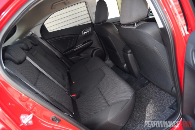 2015 Honda Civic VTi-L-rear seats