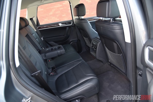 2015 Volkswagen Touareg V6 TDI-rear seats