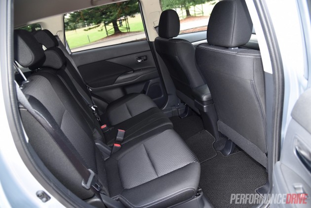 2016 Mitsubishi Outlander XLS-rear seats