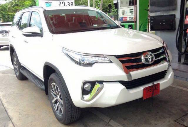 2016 Toyota Fortuner spotted undisguised, new HiLux-based SUV