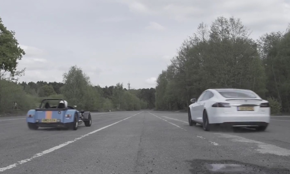 Video: Tesla Model S P85D up against Caterham’s mental 620R