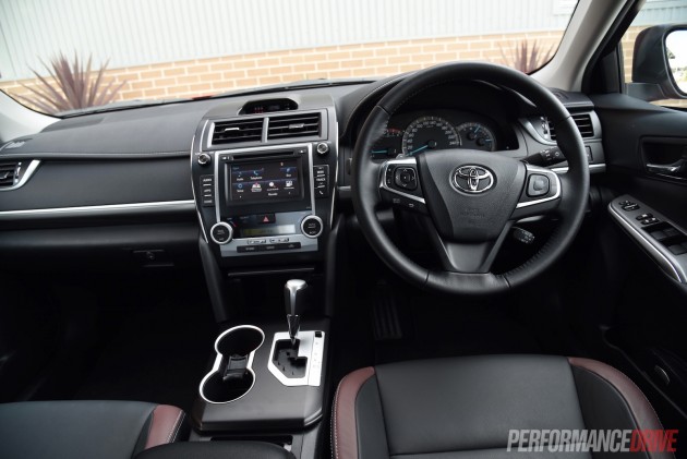 2015 Toyota Camry SX-dash