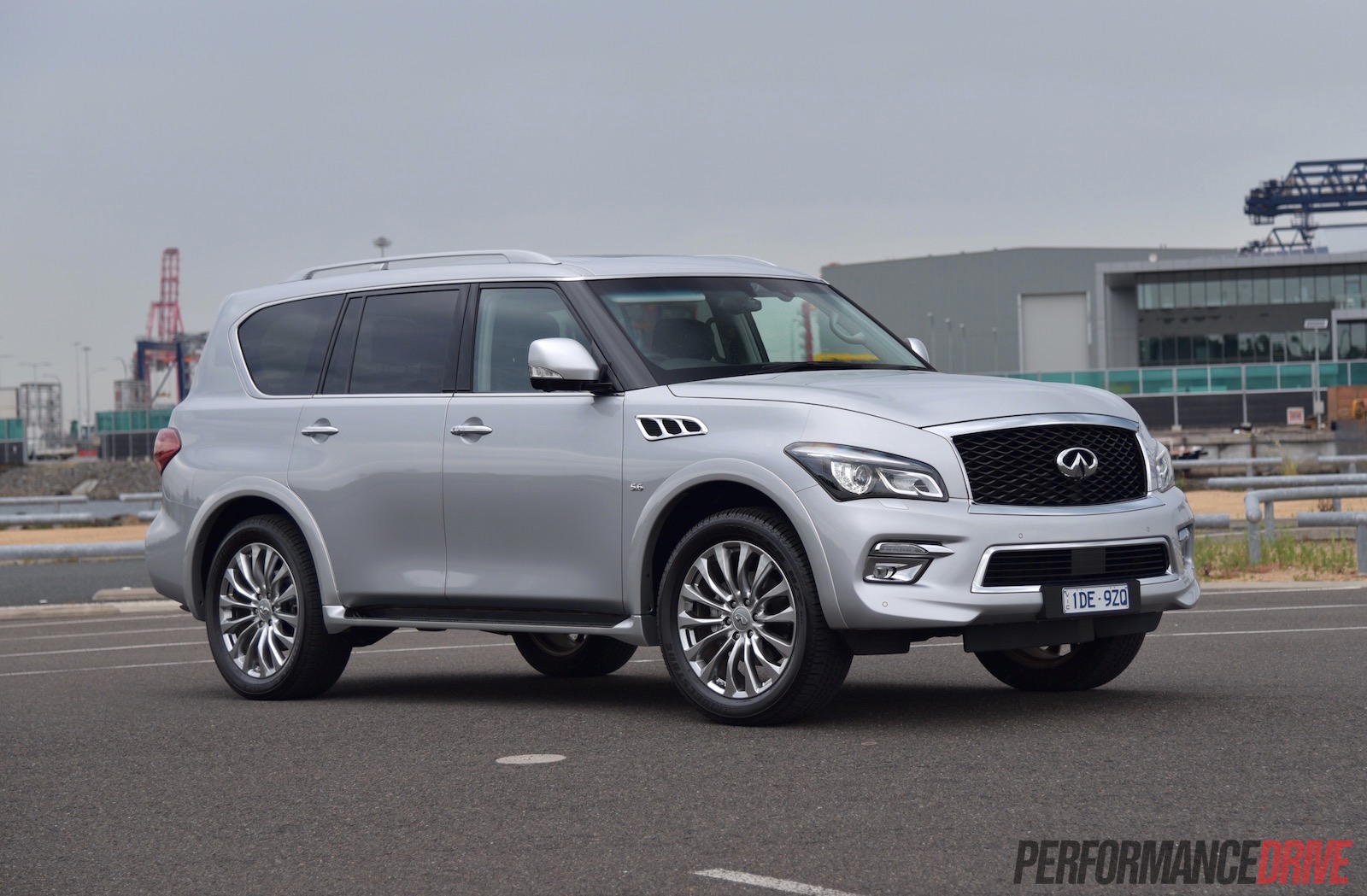 2015 Infiniti QX80 review (video)