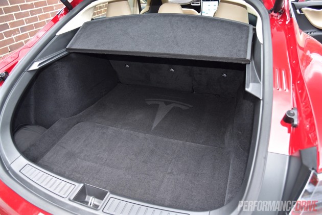 2015 Tesla Model S P90D-cargo space