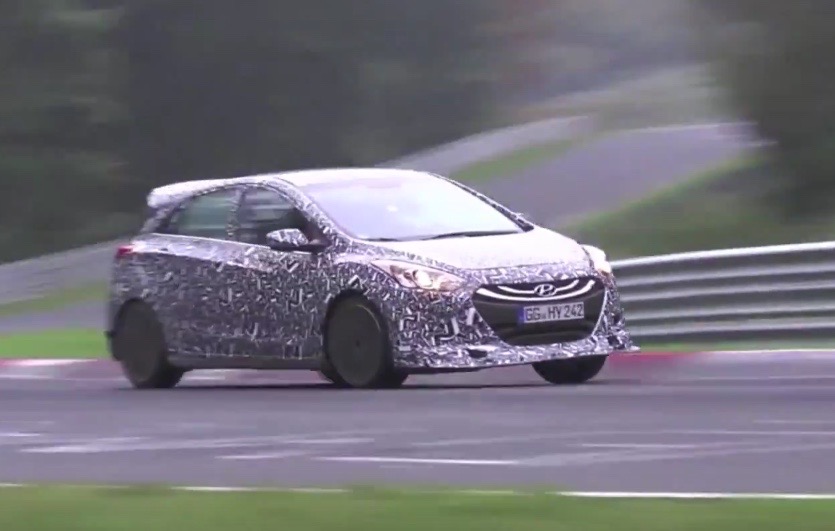 2016 Hyundai i30 N prototype hot hatch spotted (video)