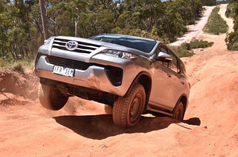 2016 Toyota Fortuner GX review (video)