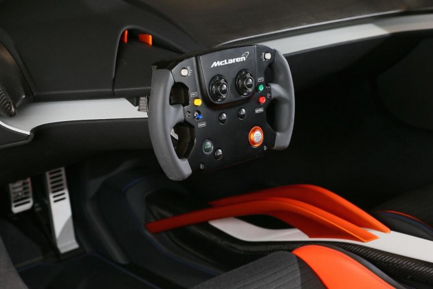 McLaren 675LT JVCKENWOOD-interior
