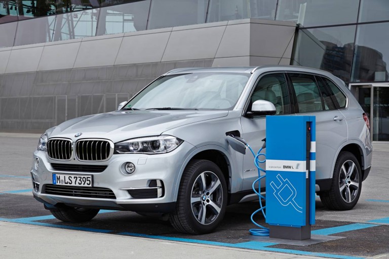 BMW 330e & X5 xDrive40e confirmed for Australia, arrive in May