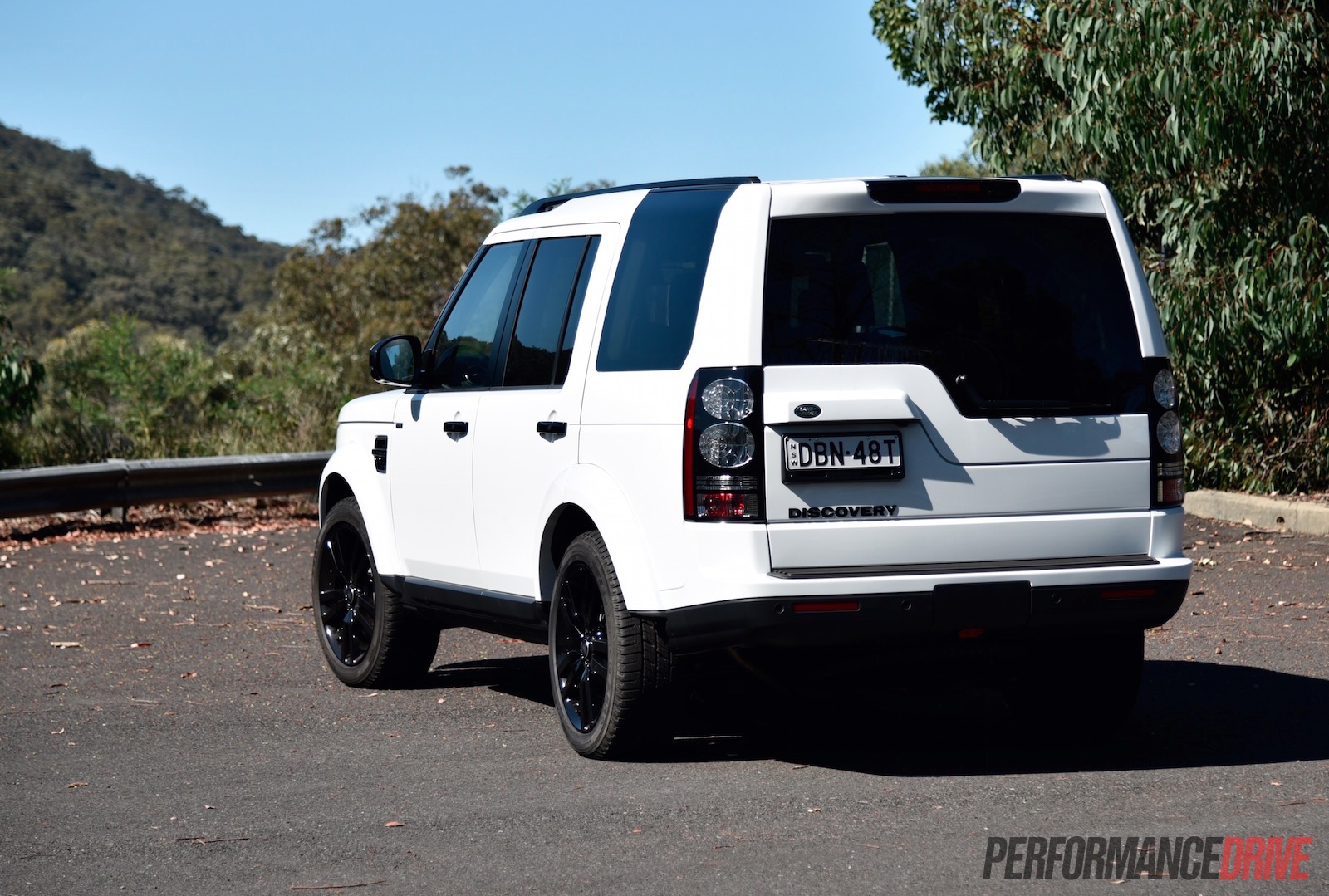 2016 Land Rover Discovery SDV6 HSE review (video