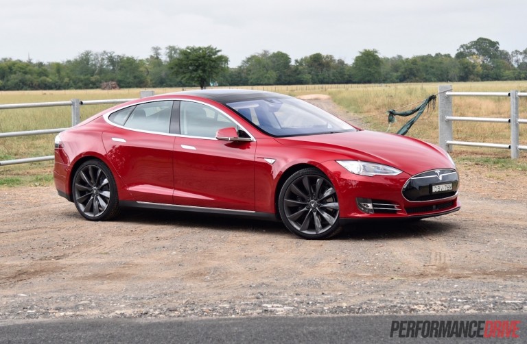 2016 Tesla Model S 90D 7.1 review (video)