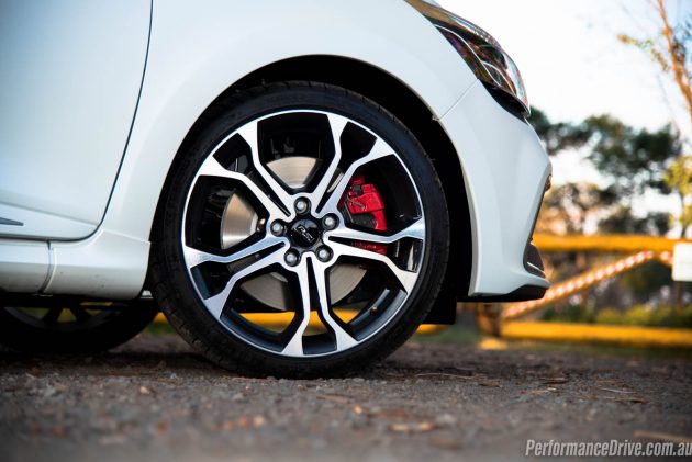2016 Renault Clio RS 220 Trophy-wheels