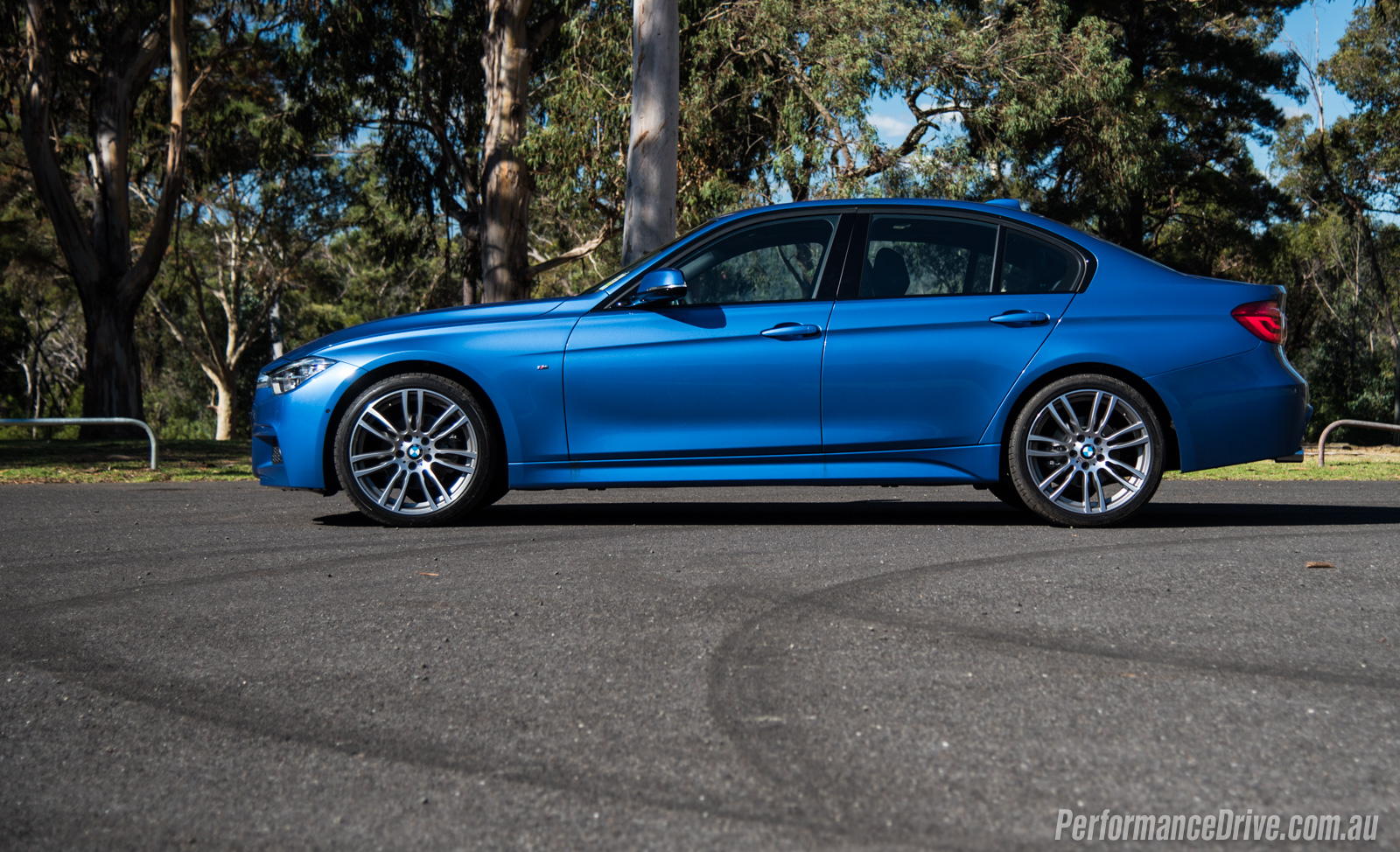 2022 BMW  320i  M Sport  review video PerformanceDrive