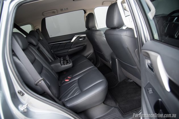 2016 Mitsubishi Pajero Sport Exceed-rear seats