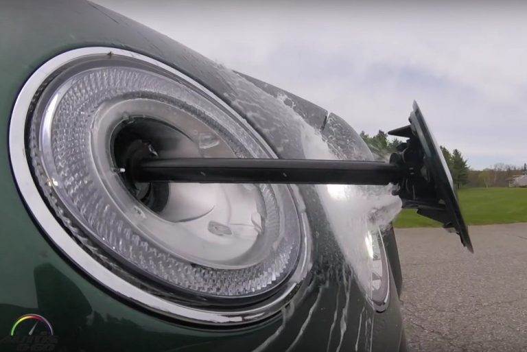 Check out Bentley Bentayga’s cool headlight washer (video)