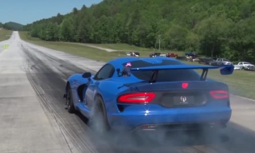 Twin-turbo Dodge Viper breaks half-mile speed record (video)