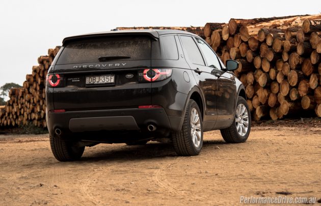 Land Rover Discovery Sport TD4 SE-rear