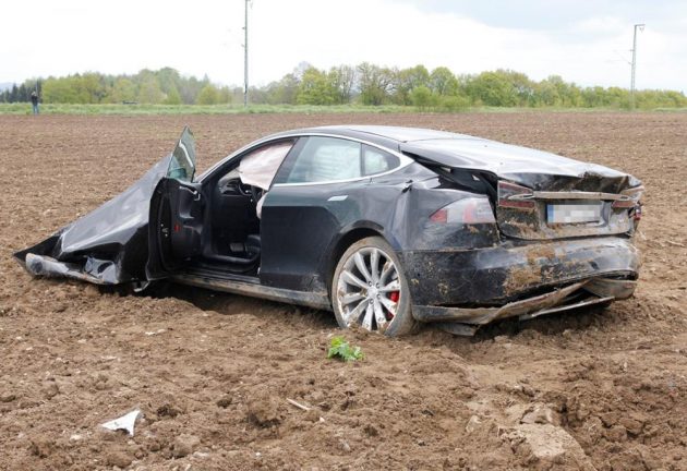 Tesla Model S crash Germany-rear