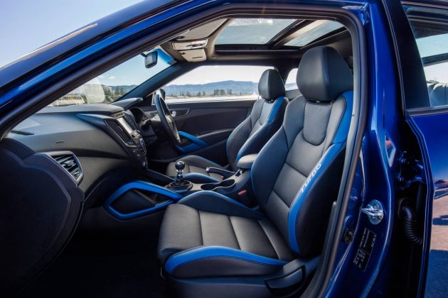 2016 Hyundai Veloster SR Turbo Street-seats