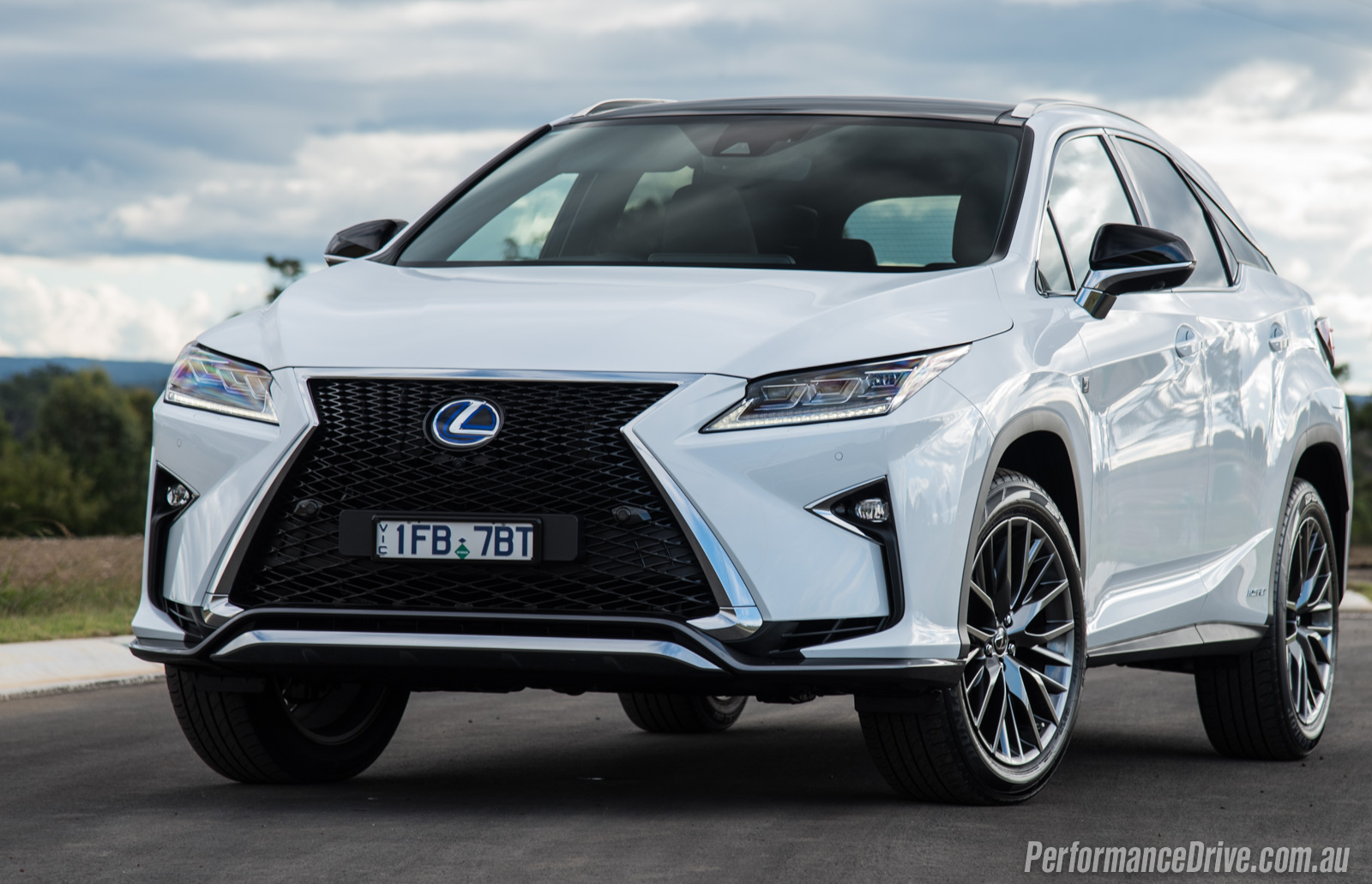 2016 Lexus Rx 450h F Sport Review (video) - Performancedrive