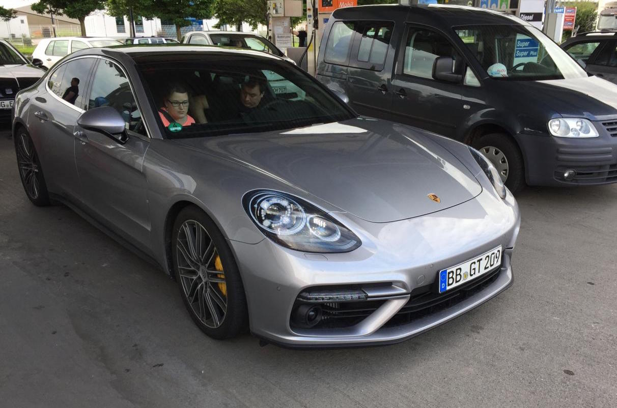 2017 Porsche Panamera spotted before June 28 debut