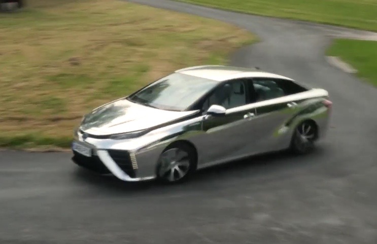 Chrome-wrapped Toyota Mirai is one way to attract attention (video)