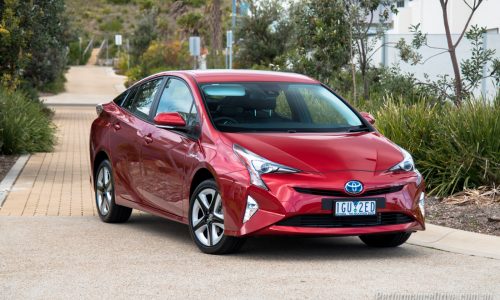 2016 Toyota Prius i-Tech review (video)