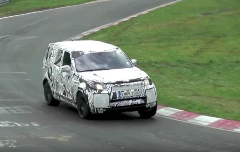 2018 Land Rover Discovery spotted, hustles around Nurburgring (video)