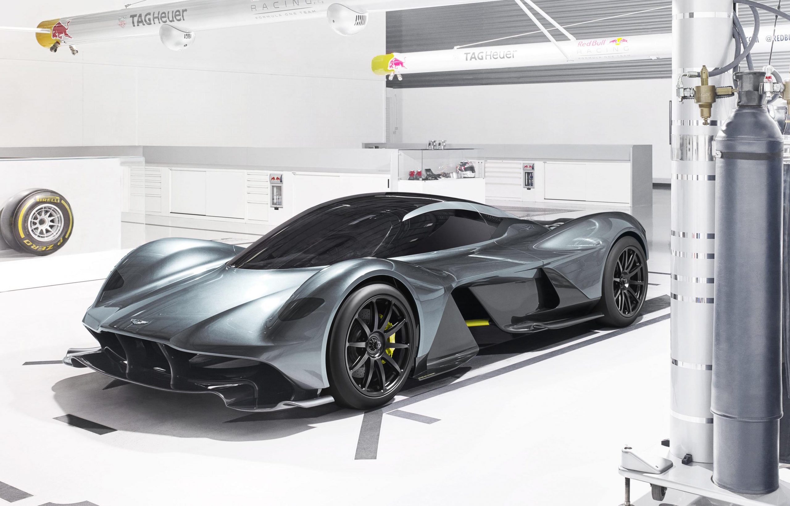 Aston Martin AM-RB 001 hypercar revealed; 1hp:1kg