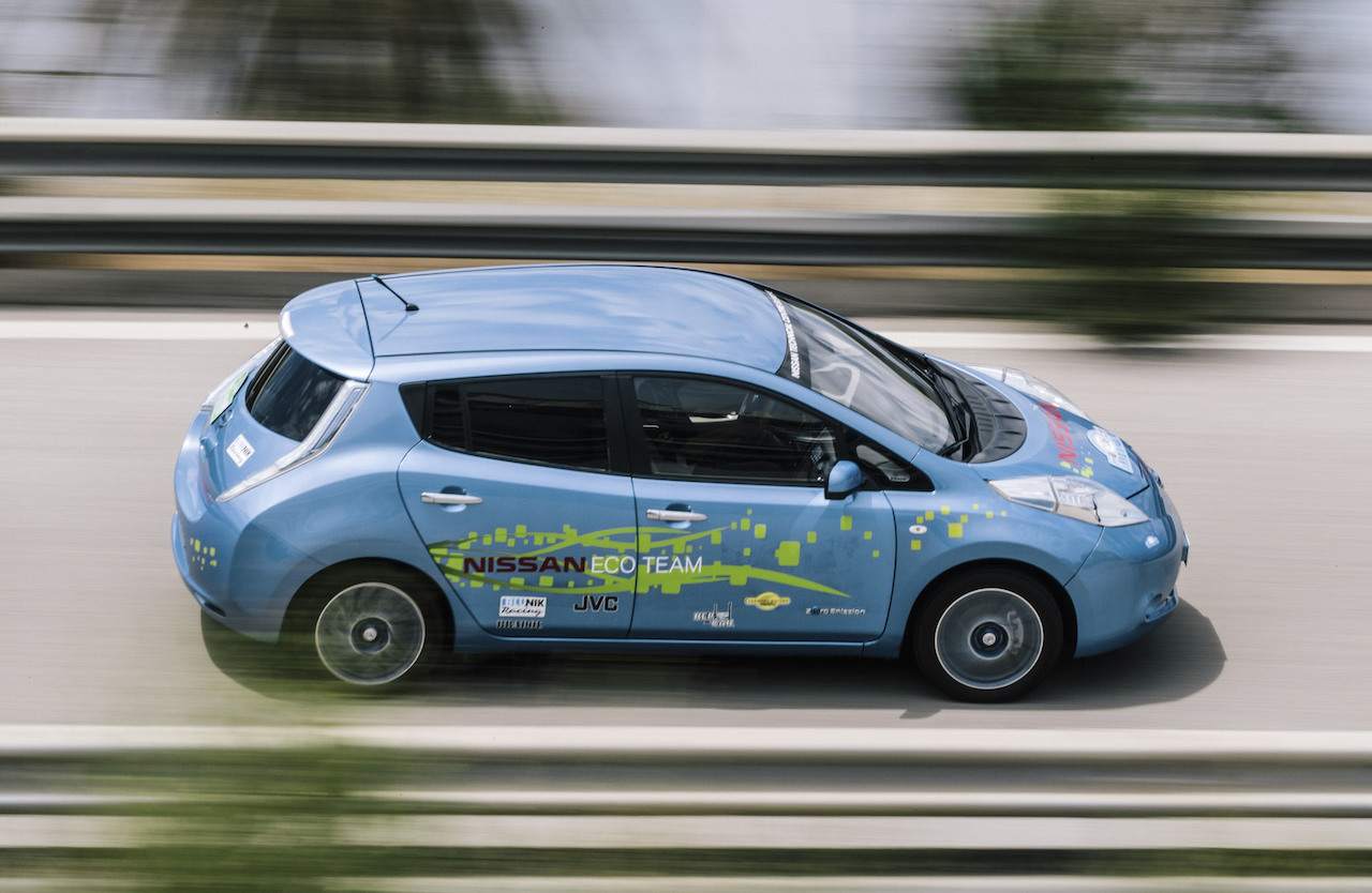 Nissan engineers create 48kWh LEAF in their spare time