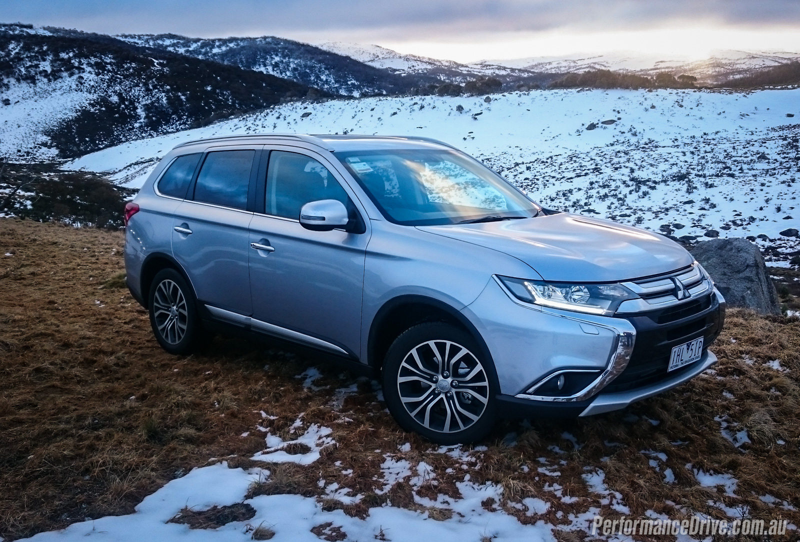 10 things to know about the 2016 Mitsubishi Outlander