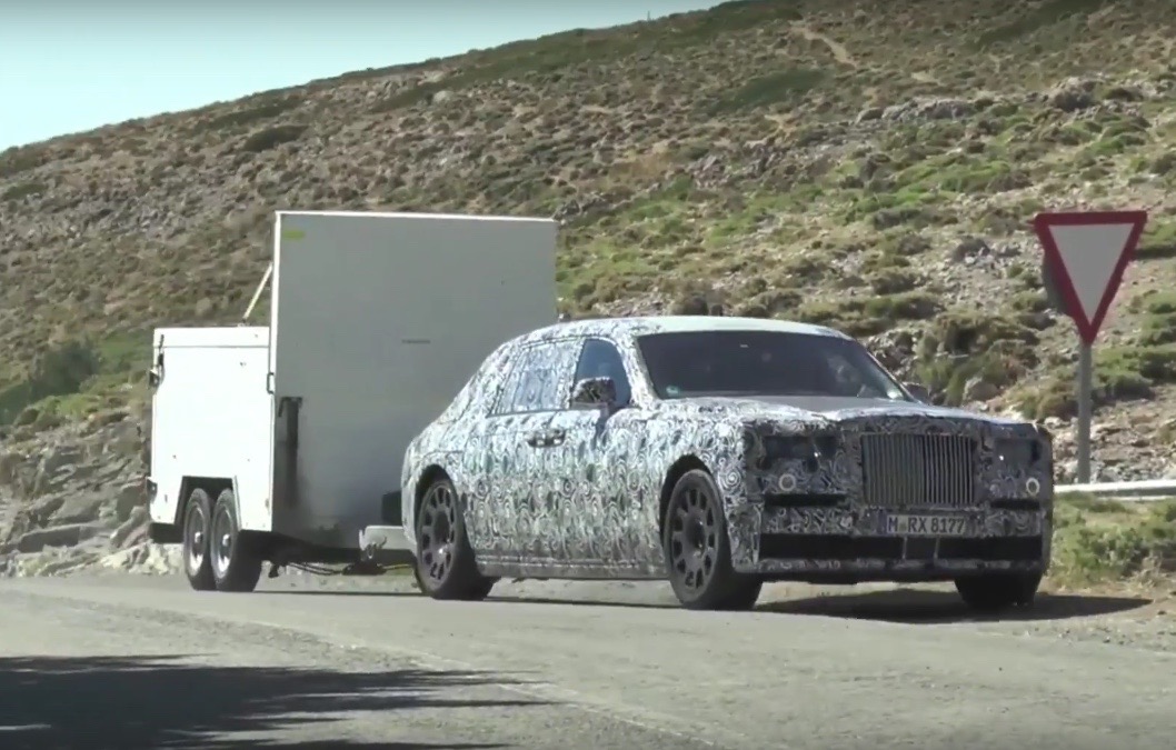 Next-gen Rolls-Royce Phantom spotted, towing in Spain (video)