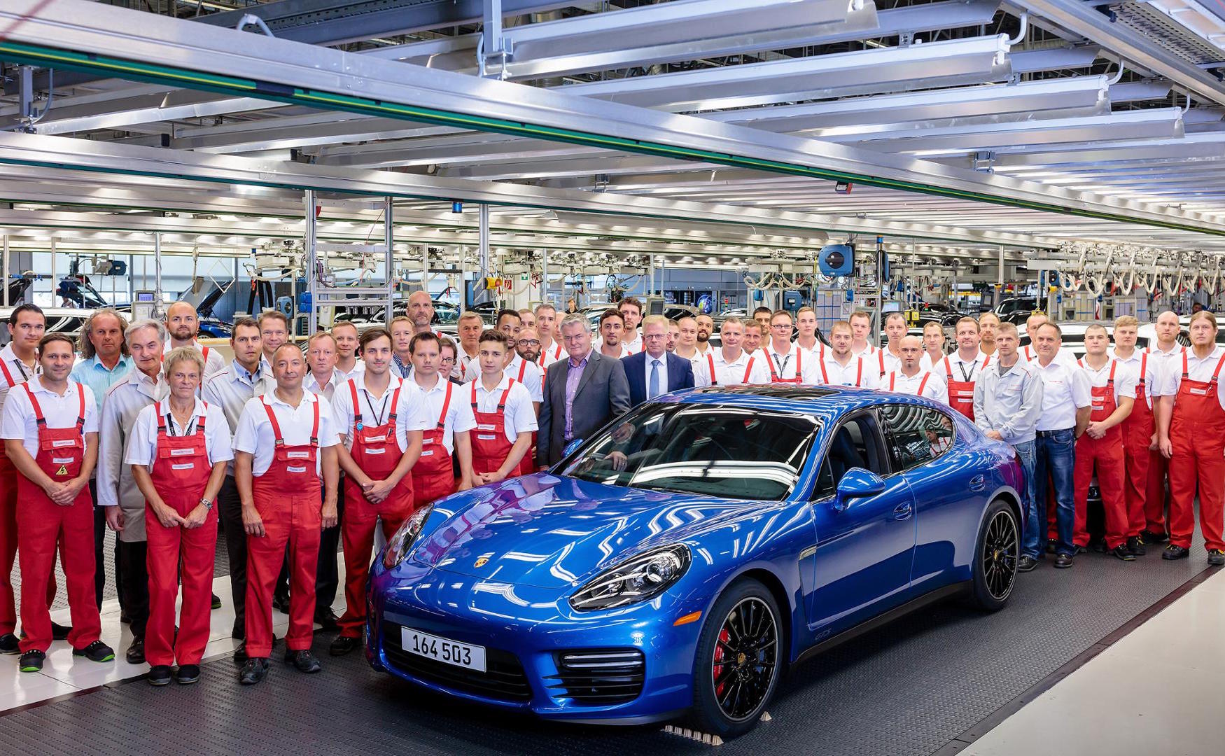 Final first-gen Porsche Panamera rolls off production line