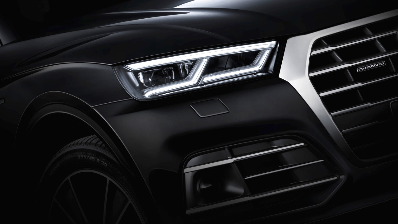 2017 Audi Q5 shows advanced headlights & boot (videos)