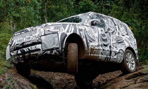 2017 Land Rover Discovery shows off serious off-road ability (video)