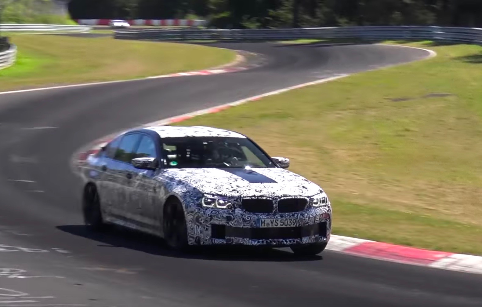 2018 BMW M5 F90 spotted again, looks powerful (video)