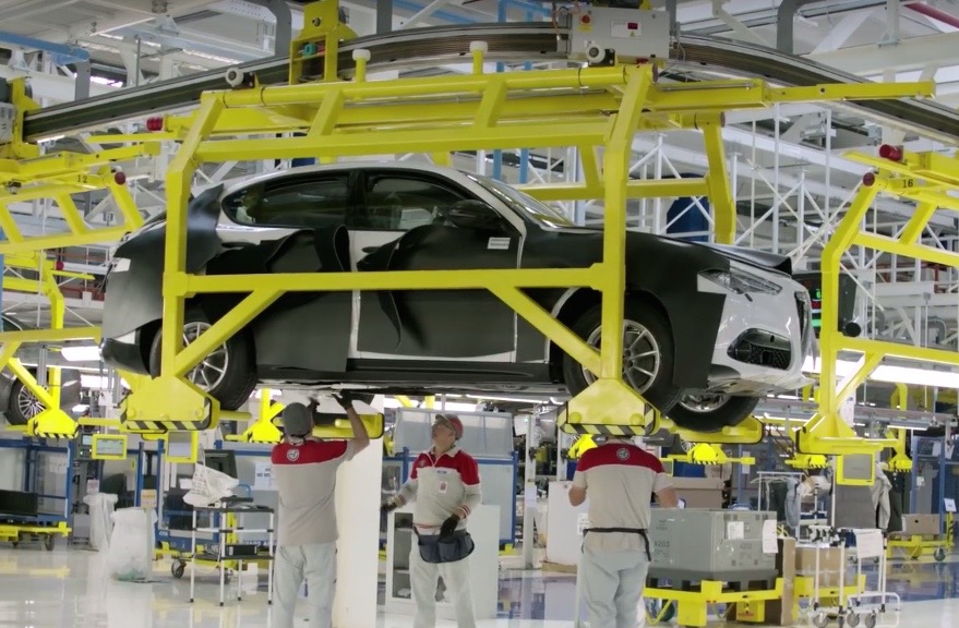 Alfa Romeo Stelvio partially revealed in factory video