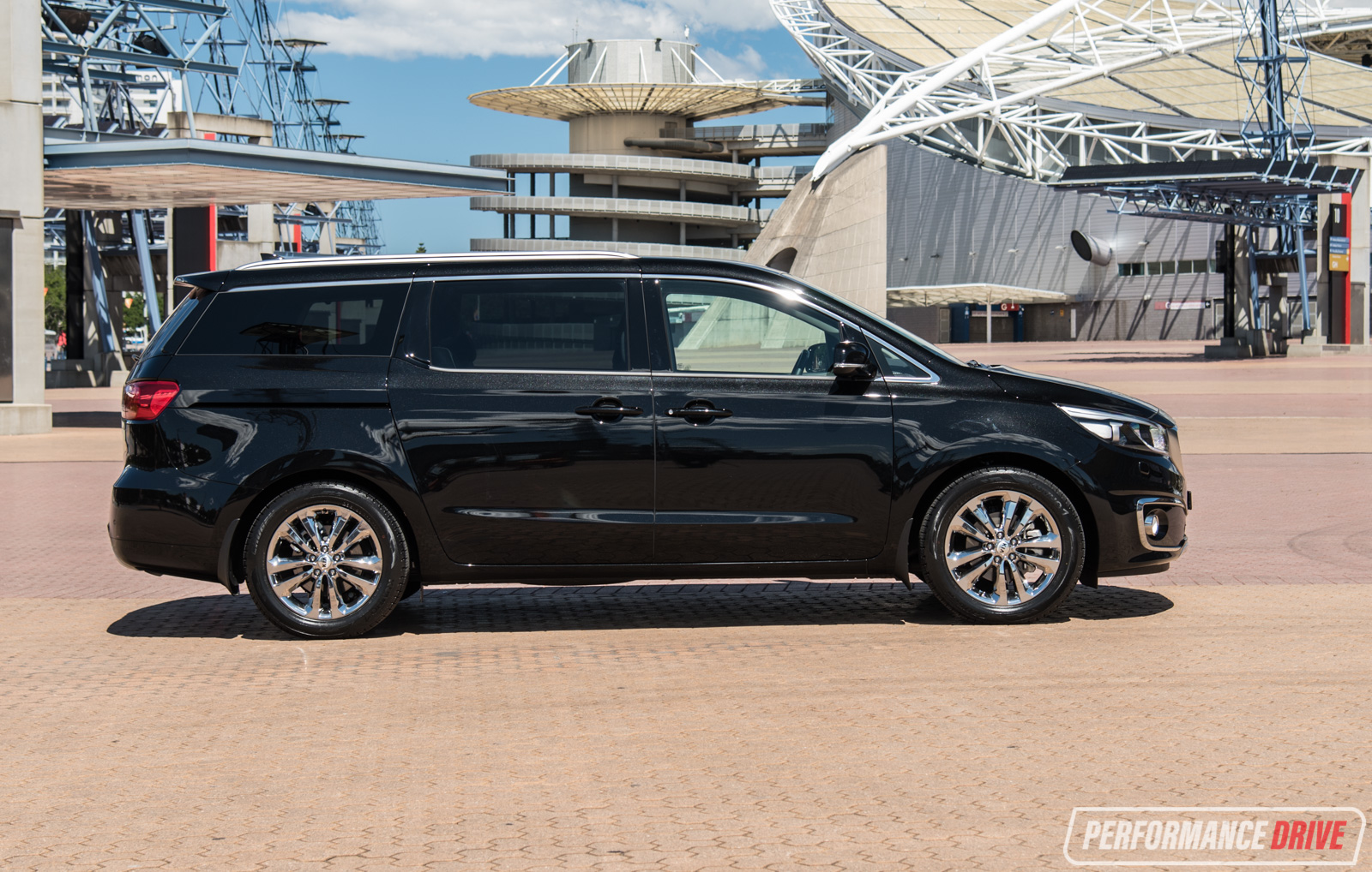 2016 Kia Carnival Platinum V6 review (video)