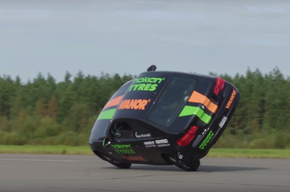Stunt driver sets record speed on two wheels (video)