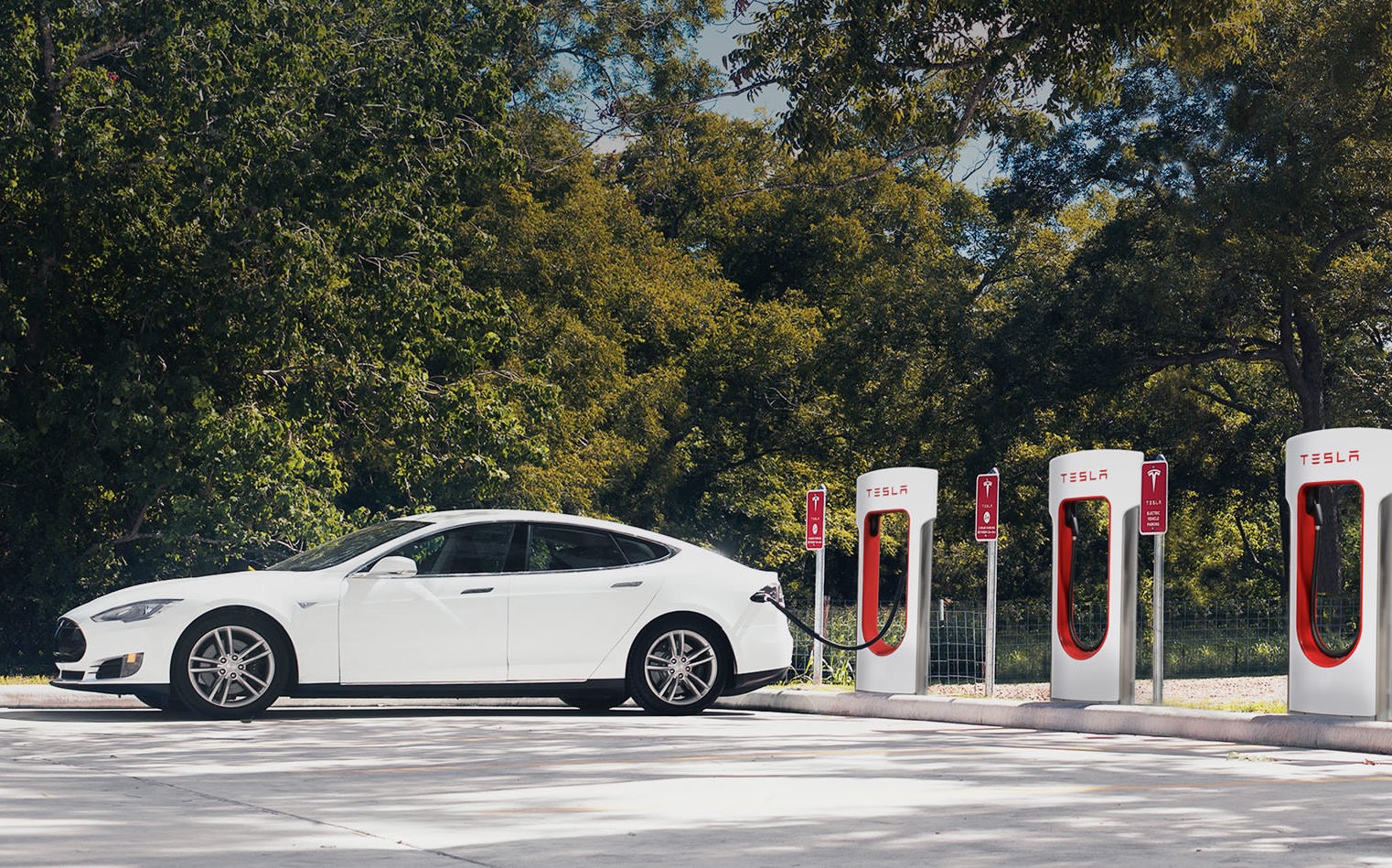 Tesla announces Supercharger no longer free for 2017 customers