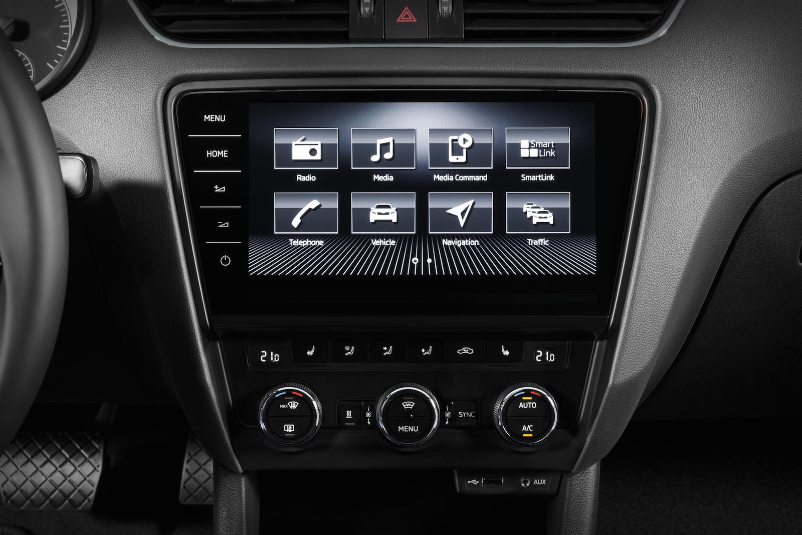 Skoda unveils flash new touch-screen for 2017 Octavia
