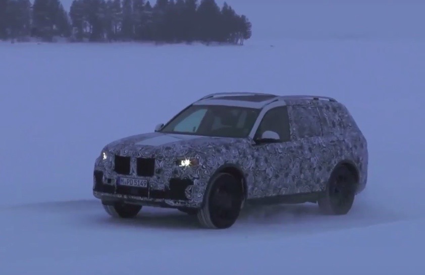 2019 BMW X7 super-SUV prototype spotted (video)