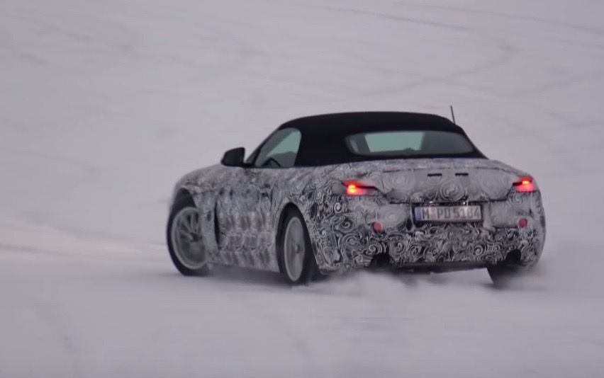 2018 BMW Z5 spotted playing in snow, nice engine sound (video)