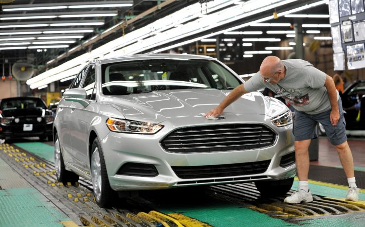 ford-fusion-at-flat-rock-production